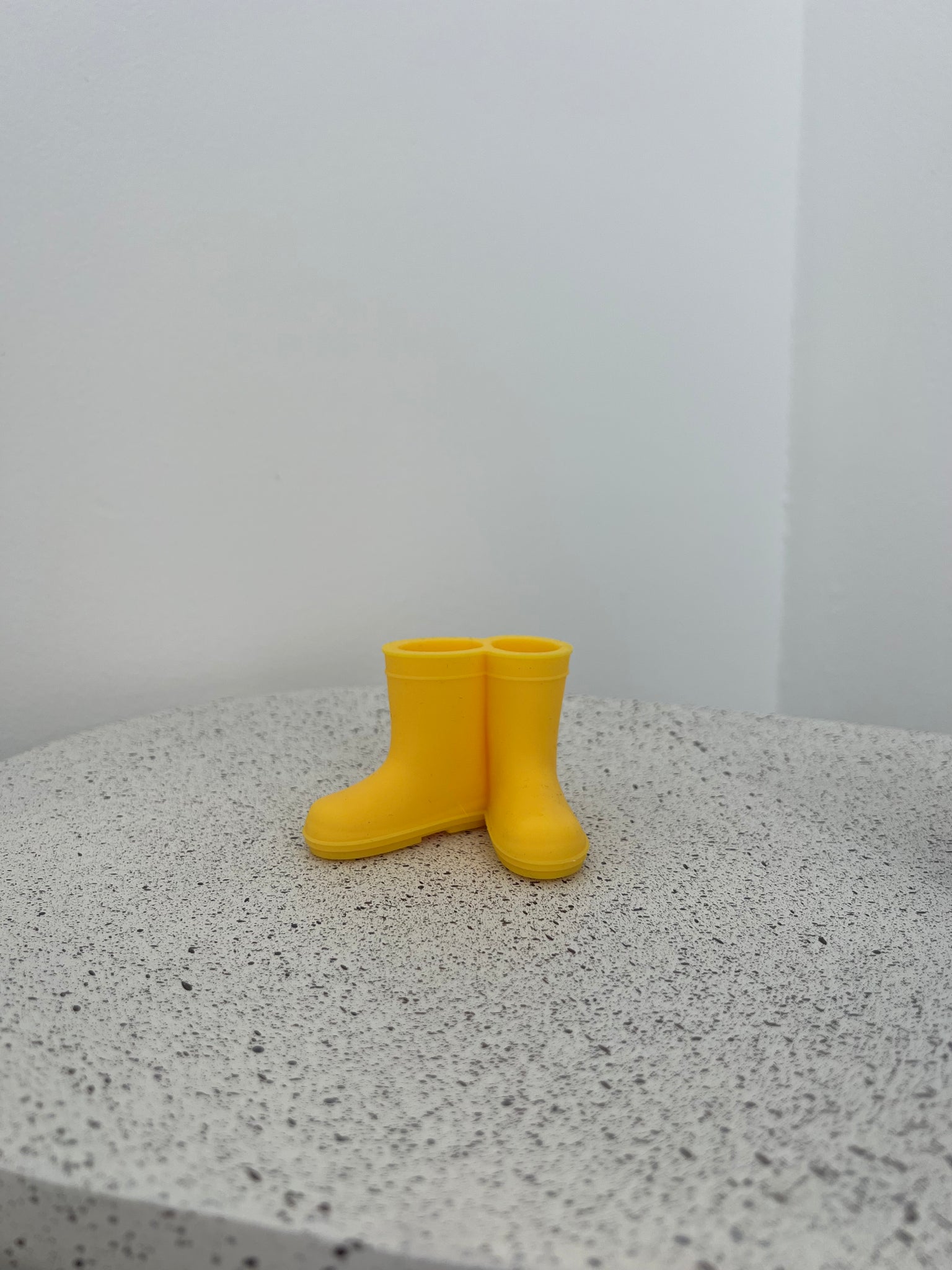 DRENCHED RAINBOOT TOOTHBRUSH HOLDER
